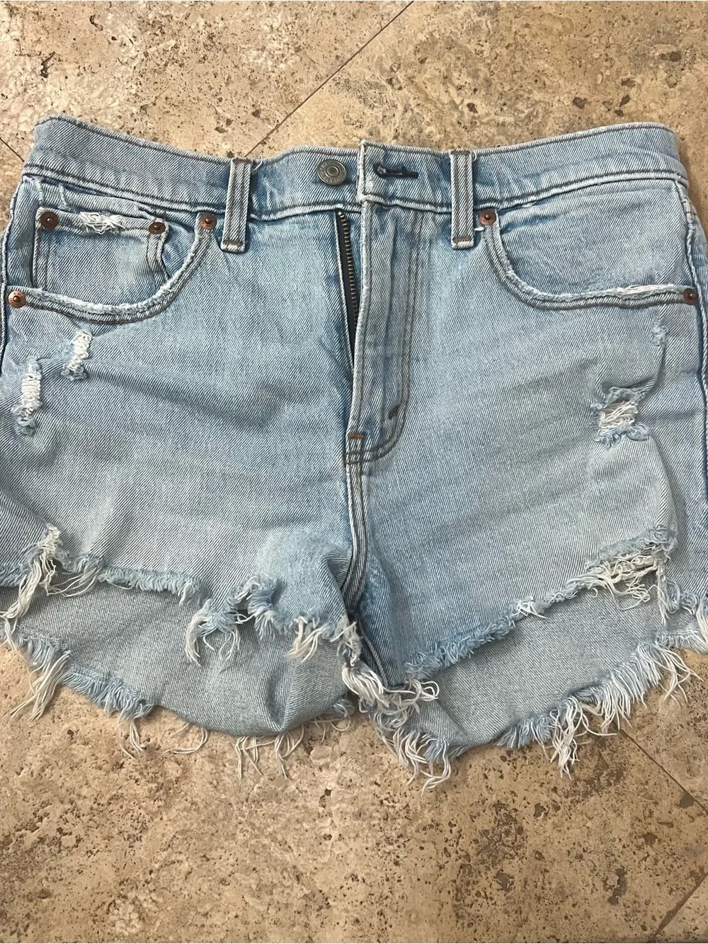 Abercrombie & Fitch The Mom Short Mid Rise size 27/4 Light Blue Distressed Denim